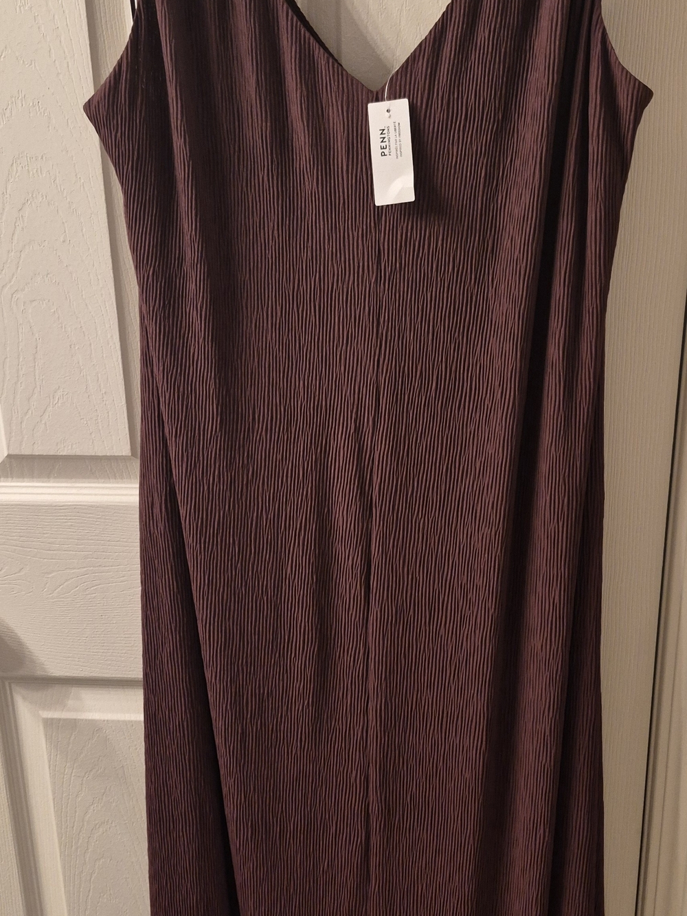 Elegant Plum V-Neck Sleeveless Dress - Picture 2 of 2